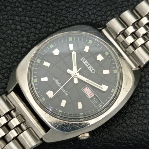 Vintage 1987 Square Seiko Automatic Mens Silver Watch W/daydate & Black accents - Picture 6 of 10